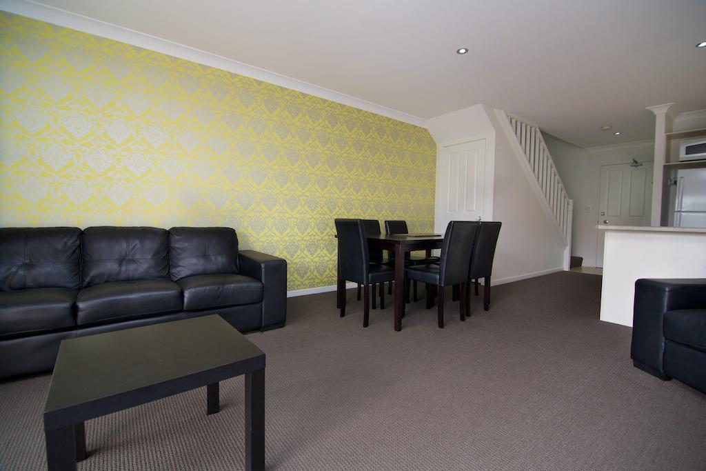 Blue Water Bay Villas Gold Coast Room photo