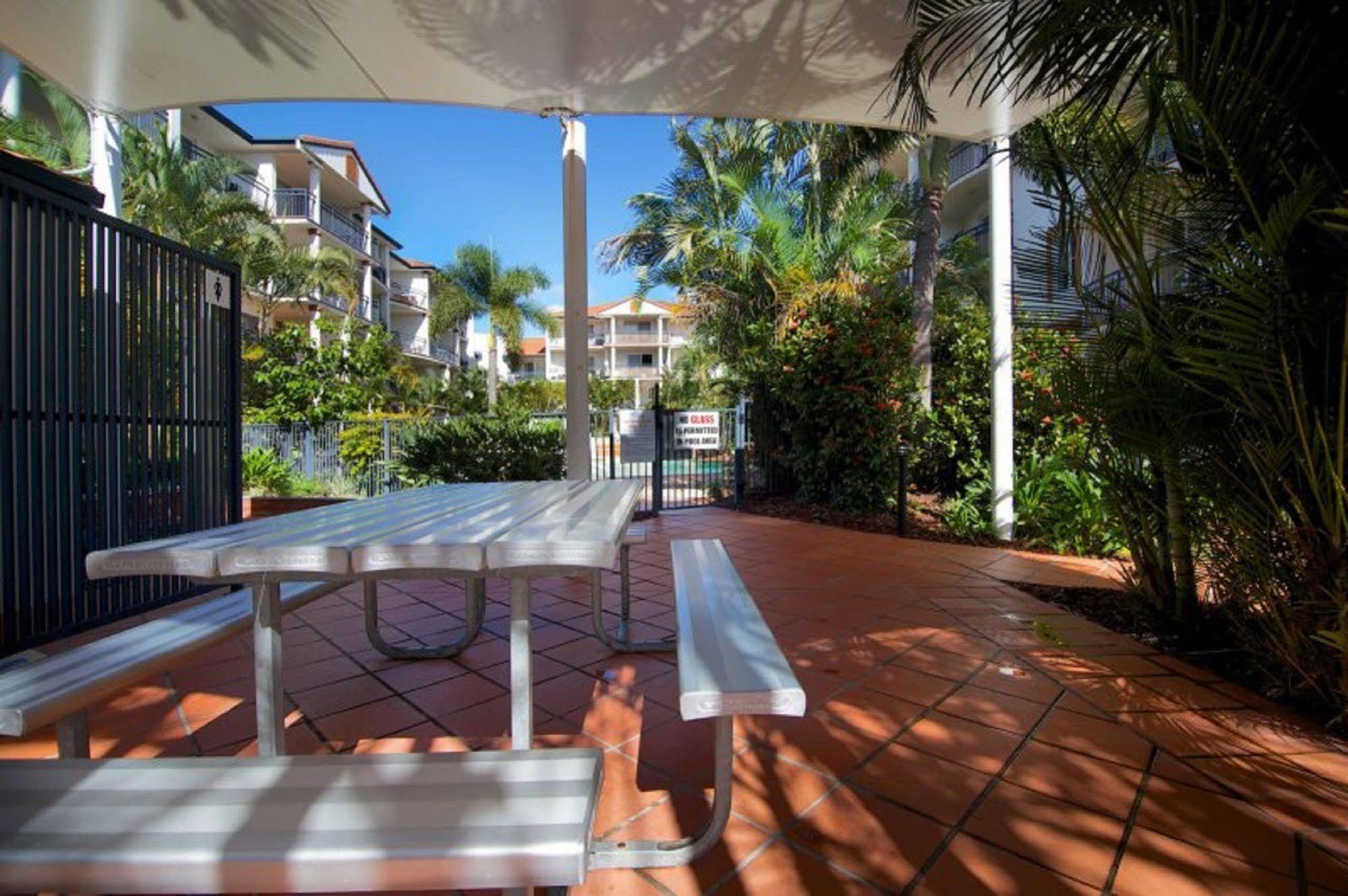 Blue Water Bay Villas Gold Coast Exterior photo